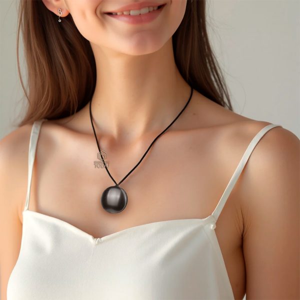 black raw crystal necklace on the model