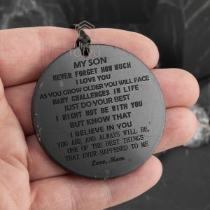 Size of mother-son gift pendant in hand