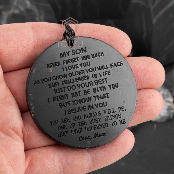 Size of mother-son gift pendant in hand